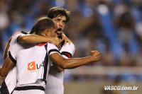 Jogadores comemoram gol de Carlos Alberto