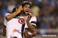 Jogadores comemoram gol de Carlos Alberto