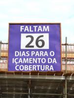Placa no estdio conta os dias para o iamento