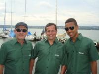 Assessor da diretoria e atletas do Vasco com camisa da Associao dos Amigos Deficientes-AADEF