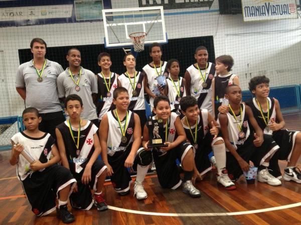 Time de basquete pr-mirim do Vasco, campeo estadual 2012