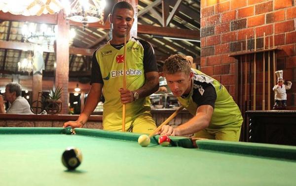 Marlone jogando com Jhon Cley