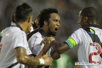 Jogadores comemoram gol de Carlos Alberto