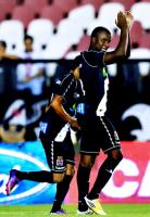 Jogadores comemoram gol de Andr