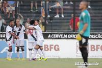 Jogadores comemoram gol de Carlos Alberto