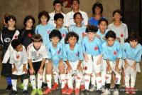 ndio com a blusa azul escuro ao lado de Coutinho e Allan