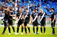 Jogadores comemoram gol de Ded