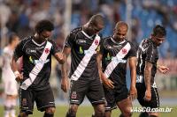 Jogadores comemoram gol de Ded