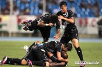 Jogadores comemoram gol de Ded