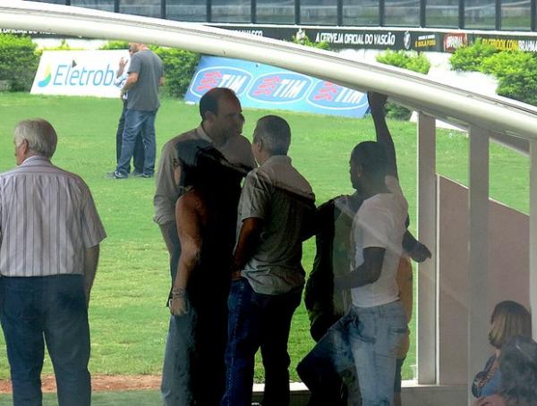 Ded acompanha treino do Vasco junto com Ricardo Gomes