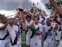 Jogadores comemoram ttulo do Carioca