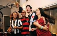 Cantores disputam na voz qual o melhor time