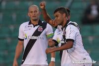 Jogadores comemoram gol de Alisson