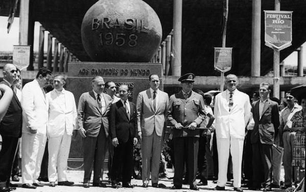 O dia da inaugurao: Mrio Filho ao lado de Medina e Joo Havelange