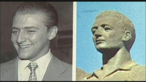 A comparao do rosto de Hamilton Sbarra com a esttua em frente ao Maracan