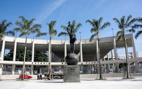 Localizado na entrada principal, monumento tem 9 metros de altura e pesa trs toneladas