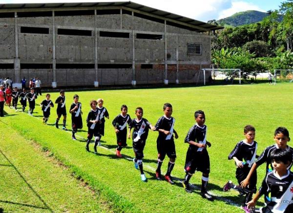 Time pr-mirim do Vasco na estreia na Taa Rio Bonito