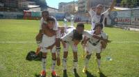 Meninos da Colina festejam o ttulo