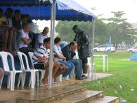 Comisso tcnica se protege da chuva