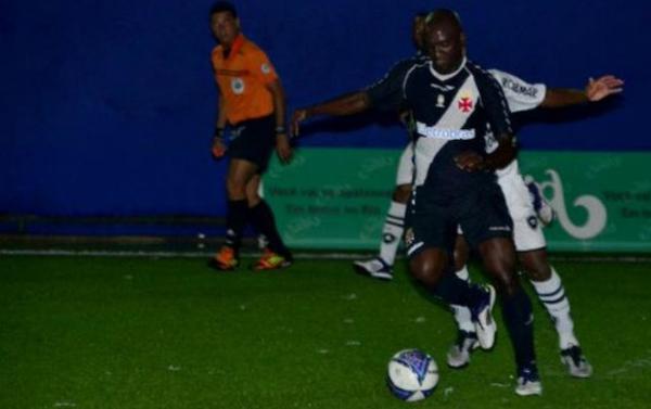 Irmo do ex-lateral Gilberto, Edmilson  um dos destaques do Vasco