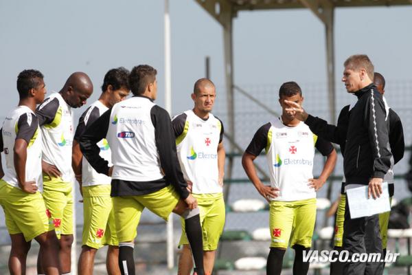 Paulo Autuori com equipe