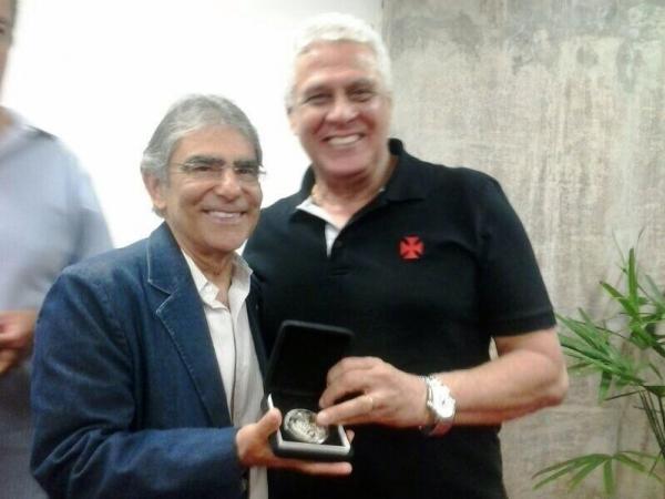 Presidente homenageia Ministro Ayres Brito no camarote do Man Garrincha