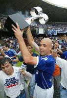 Cris com taa pelo Cruzeiro