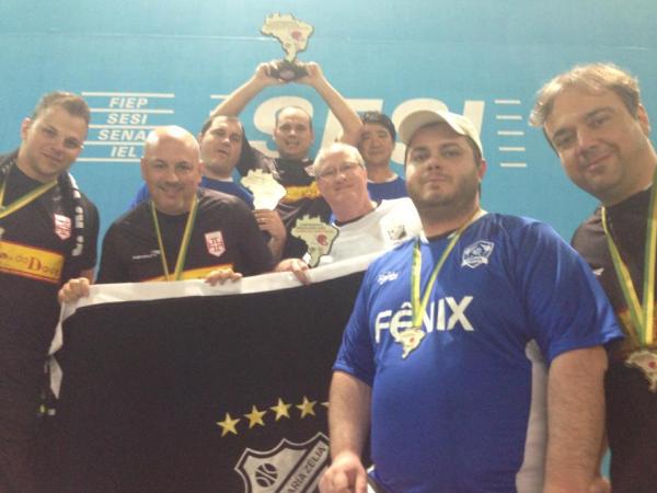 Marcelo Lages com o trofu