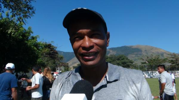 O tcnico Antony Menezes levou um banho de gua fria de suas jogadoras no final da patida