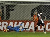 Momento em que Juninho perde o pnalti