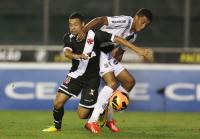 Momento do pnalti sofrido por Eder Luis