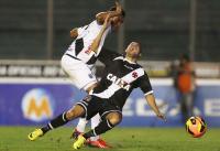 Momento do pnalti sofrido por Eder Luis