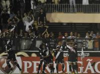 Jogadores comemoram gol de Andr