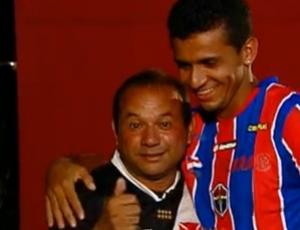 Ocival e o filho Dinamite: emoo para conhecer a inspirao para o nome do filho