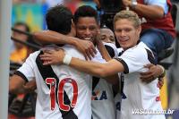 Jogadores comemoram gol de Andr