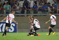 Jogadores comemoram gol de Willie