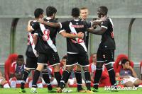 Jogadores comemoram gol de Marlone