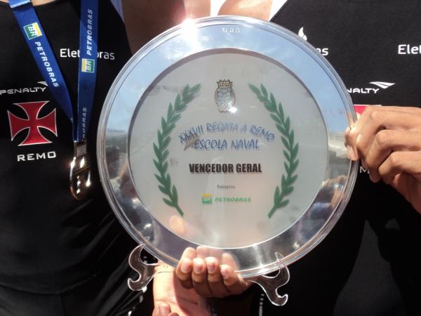 Imagem do trofu entregue ao Club de Regatas Vasco da Gama