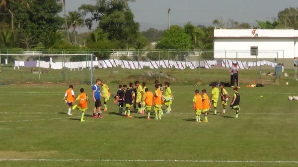 Garotada do Pr-Mirim treinando em Itagua