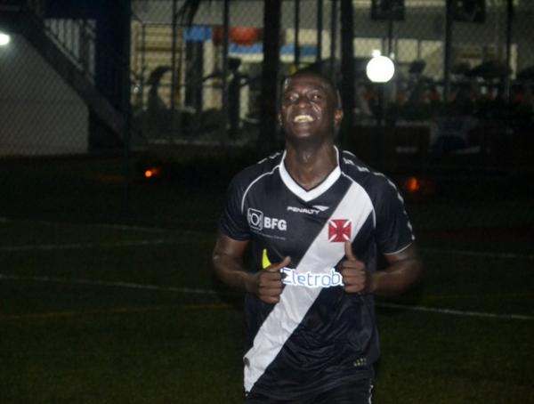 O vascano Eid foi o grande destaque da partida