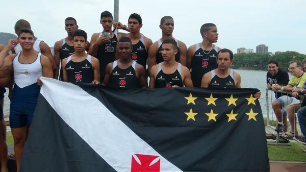 Vascanos da categoria aspirante no pdio. O Vasco ficou na terceira colocao da prova.