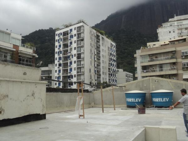 Obras no terrao da Sede Nutica esto em sua reta final: colocao de manta espessa e de contrapiso para acabar com as incmodas infiltraes