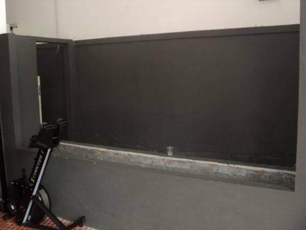 Alvenaria do espao em que os trofus sero expostos j est adiantada