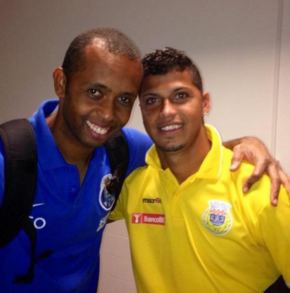 Hlton e Romrio se encontraram em partida pelo Campeonato Portugus