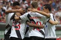 Jogadores comemoram gol de Willie