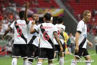 Jogadores comemoram gol de Willie