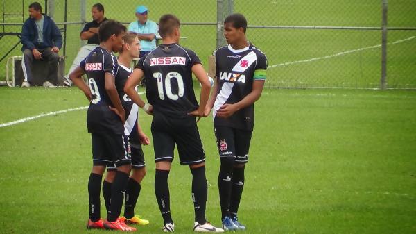 Equipe juvenil em ao no ltimo final de semana