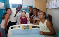 Jogadores mostram entrosamento com pacientes e responsveis
