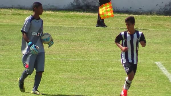 Joo Pedro em ao contra o Botafogo