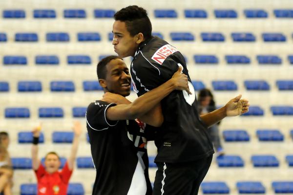 O time vascano vibrou muito a cada gol que garantiu a classificao para a deciso
